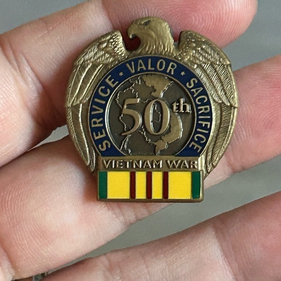 4/$100 Vietnam War 50th Anniversary Pin 📌 - Picture 3 of 9